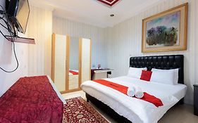 Reddoorz Plus @ Guntur Raya Setiabudi